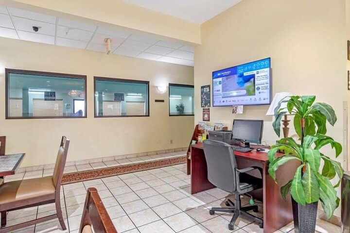 Business Center 18 of 19
