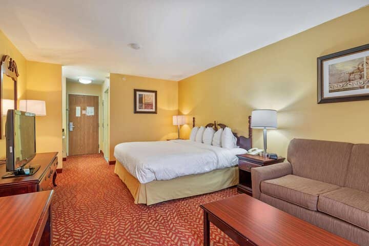 Room 12 of 19