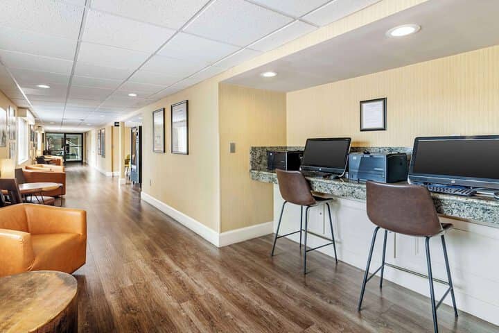 Business Center 54 of 56