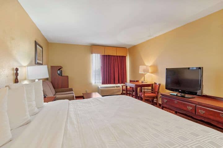 Room 8 of 19